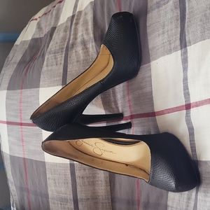 Jessica Simpsons Black Pumps